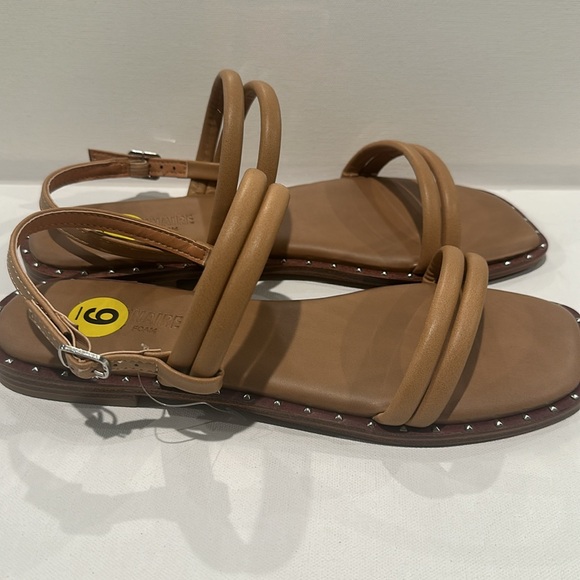 Cushionaire Double Strap Taupe Sandals with Silvertone hardware. Size 9 - Picture 3 of 6